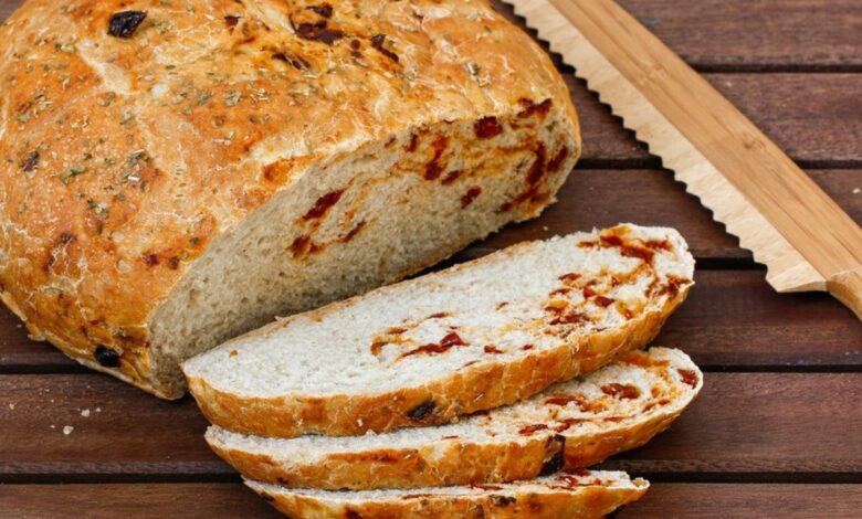 Sarımsaklı Kekikli Ekmek Tarifi